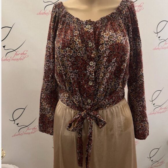 Rue21 Tops - Rue21. Size Medium. Cropped. Button Up. Floral Gypsy BOHO Rayon Top. B124